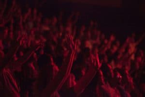 kaleb-nimz-904-unsplash-audience-facing-right-1920x1280-optimized